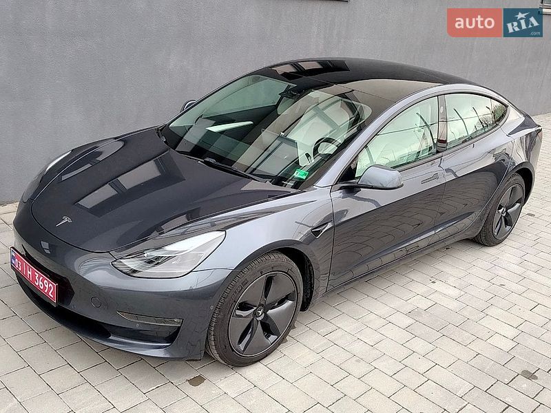 Седан Tesla Model 3 2022 в Ивано-Франковске