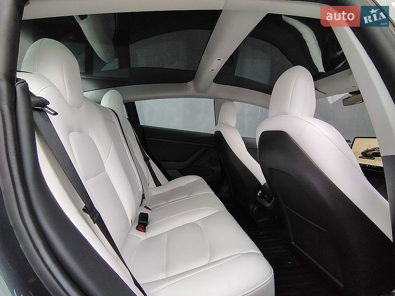 Седан Tesla Model 3 2022 в Ивано-Франковске
