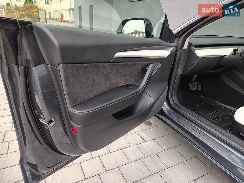 Седан Tesla Model 3 2022 в Ивано-Франковске