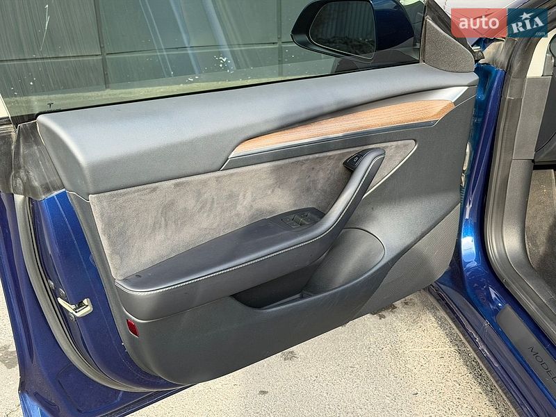 Седан Tesla Model 3 2023 в Одессе