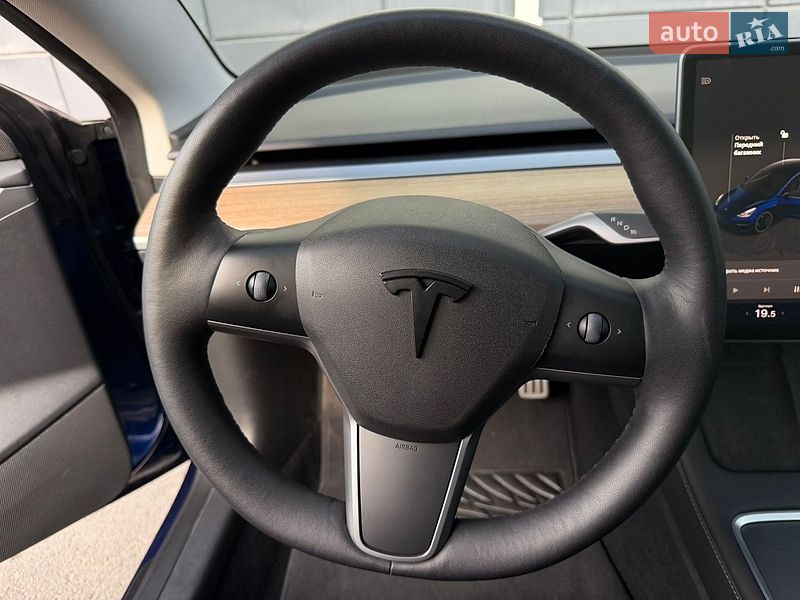 Седан Tesla Model 3 2023 в Одессе