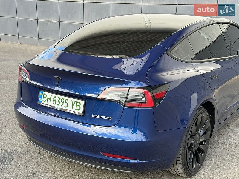 Седан Tesla Model 3 2023 в Одессе