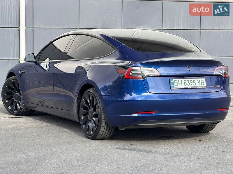 Седан Tesla Model 3 2023 в Одессе