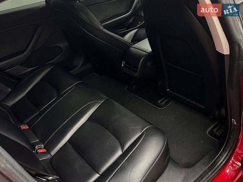 Седан Tesla Model 3 2021 в Львове