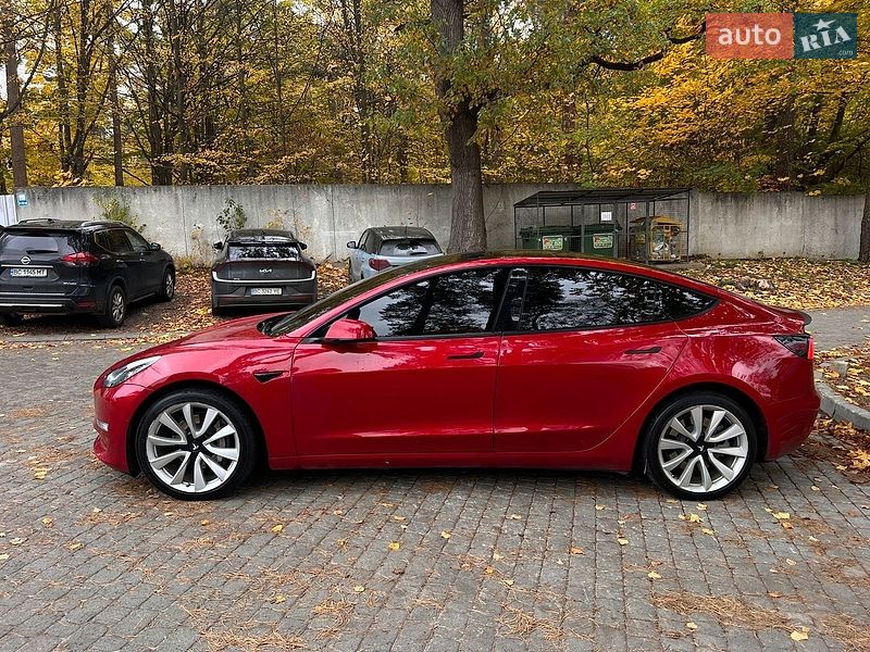 Седан Tesla Model 3 2021 в Львове