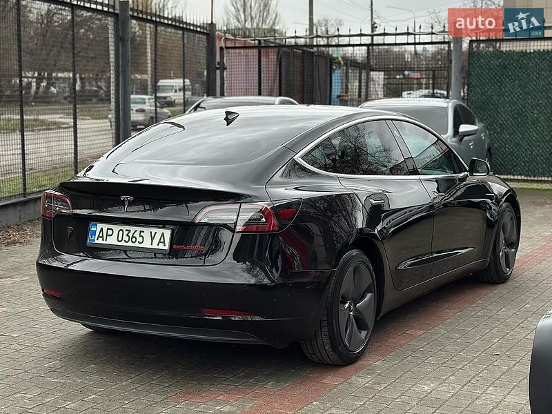 Седан Tesla Model 3 2018 в Львові