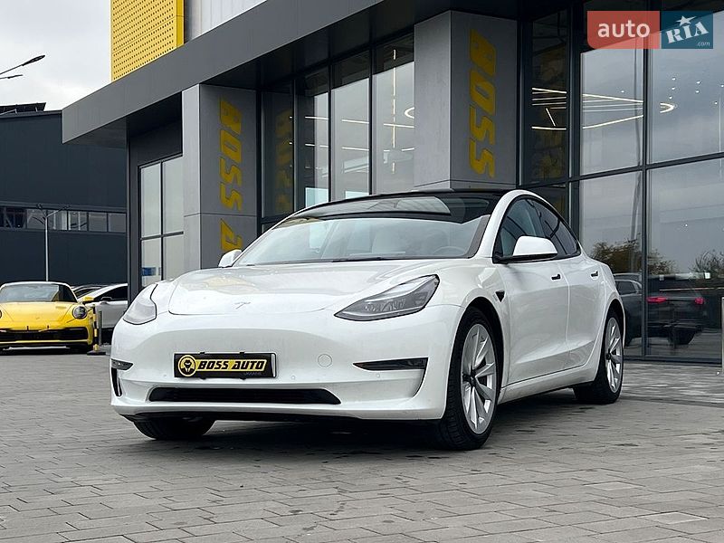 Седан Tesla Model 3 2022 в Львові