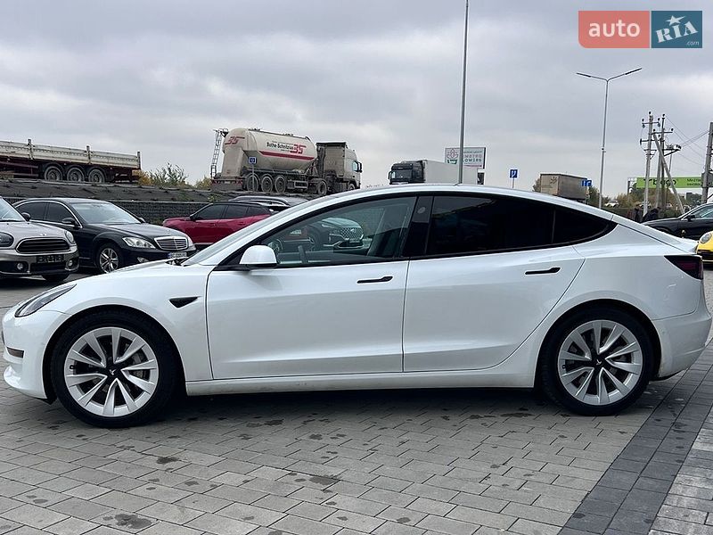 Седан Tesla Model 3 2022 в Львові