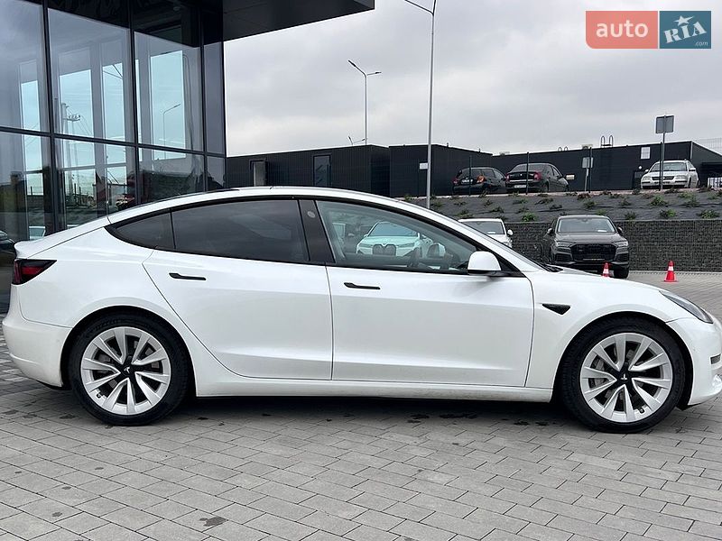 Седан Tesla Model 3 2022 в Львові