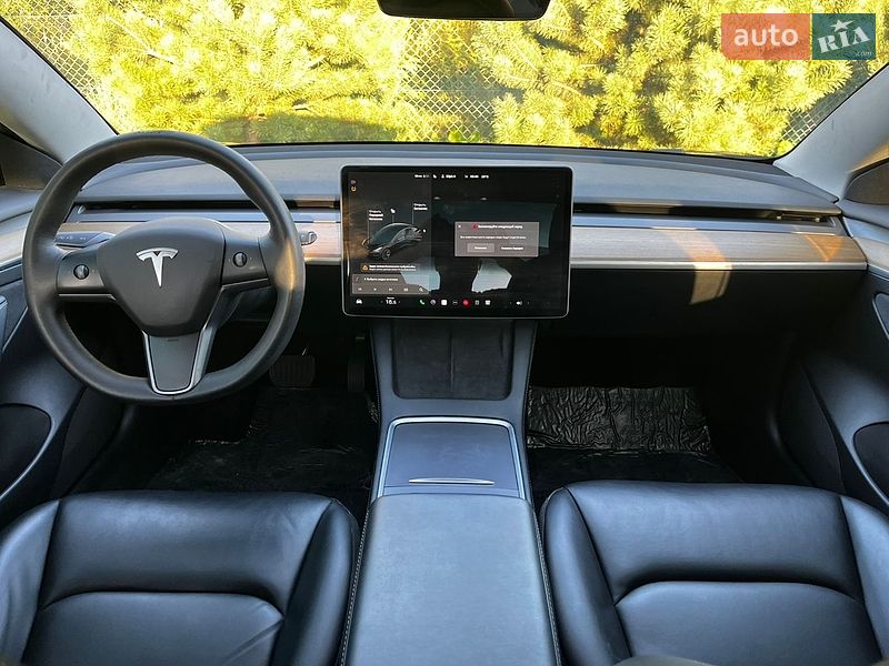 Седан Tesla Model 3 2021 в Львове