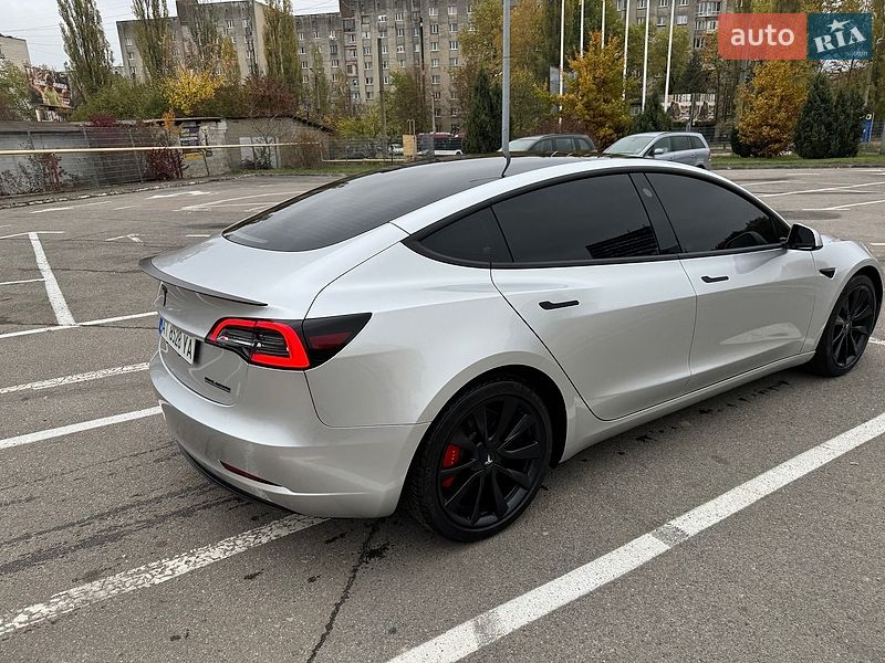 Седан Tesla Model 3 2022 в Ивано-Франковске