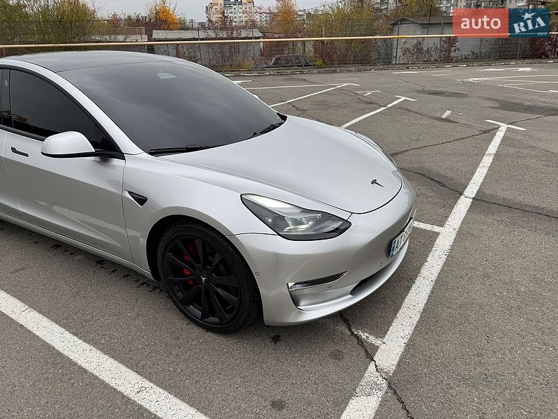 Седан Tesla Model 3 2022 в Ивано-Франковске