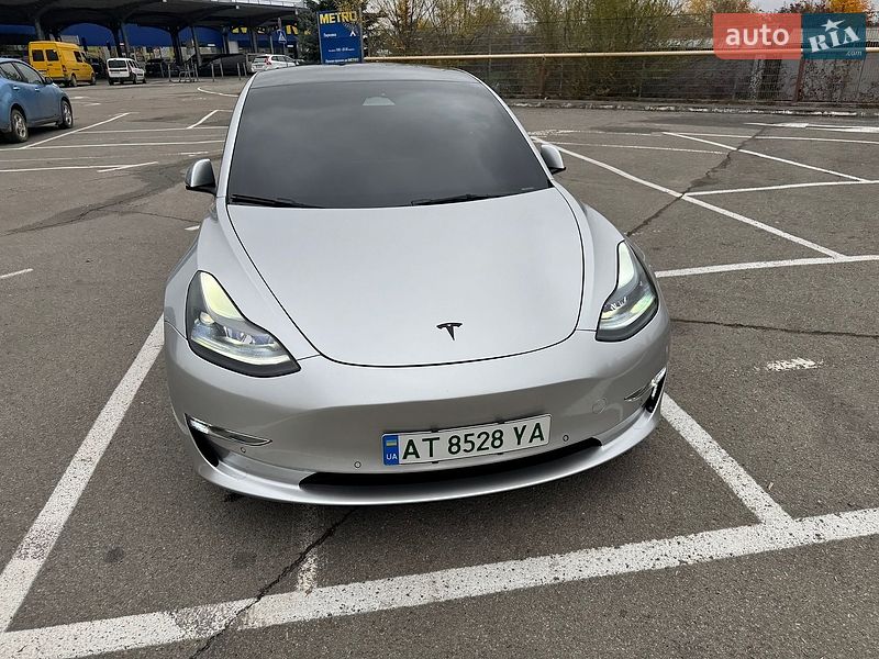 Седан Tesla Model 3 2022 в Ивано-Франковске