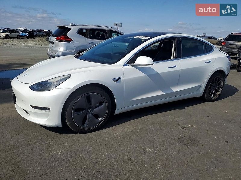 Седан Tesla Model 3 2018 в Одесі