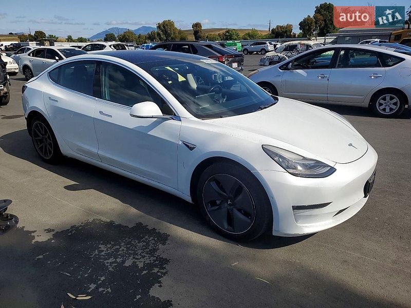 Седан Tesla Model 3 2018 в Одесі