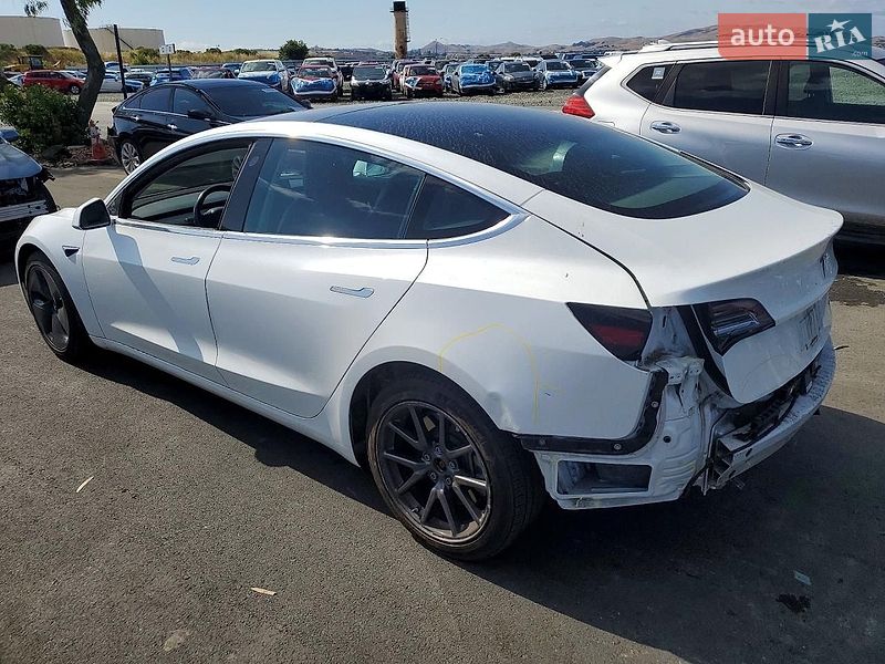 Седан Tesla Model 3 2018 в Одесі