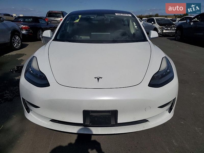 Седан Tesla Model 3 2018 в Одесі