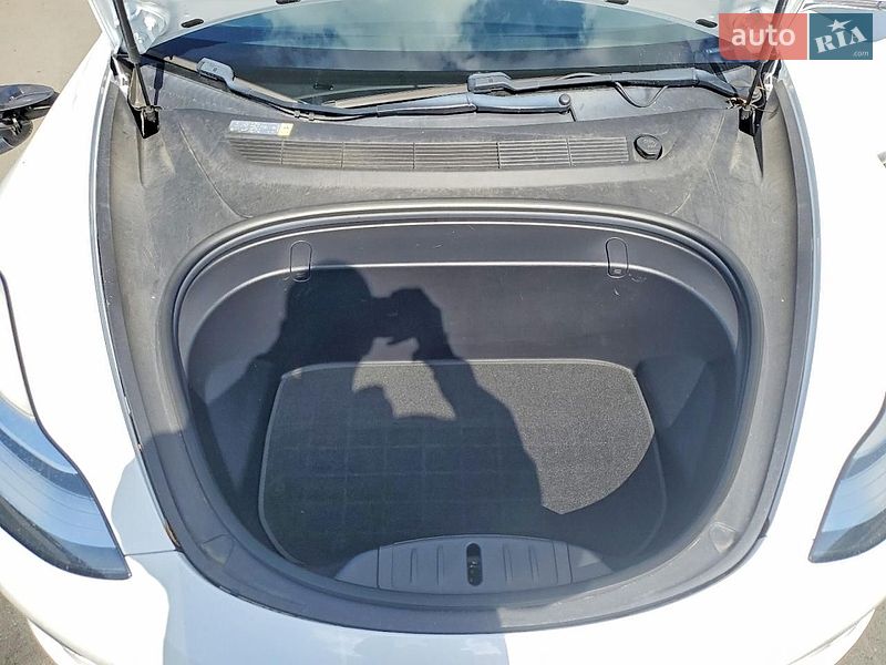 Седан Tesla Model 3 2018 в Одесі