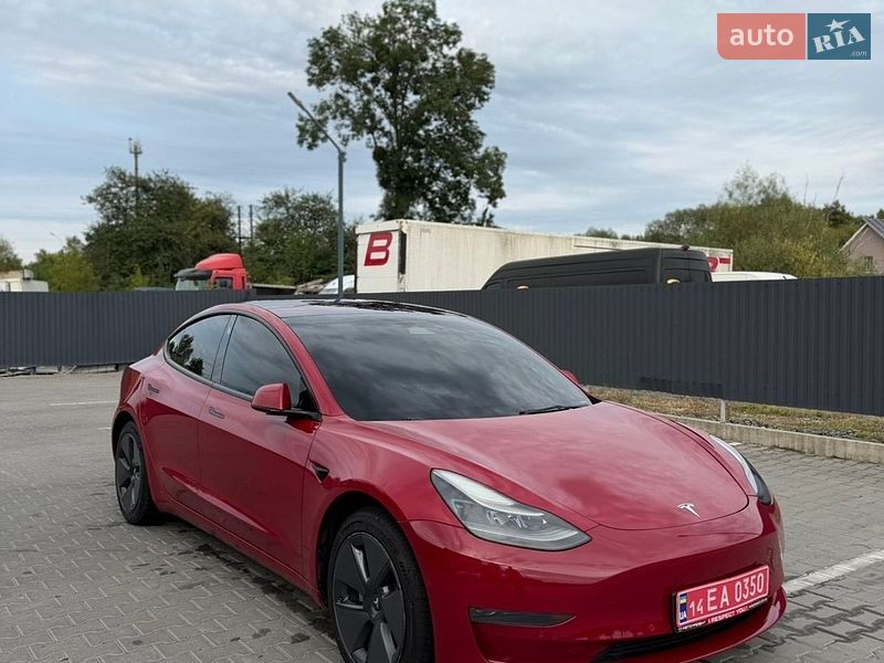 Седан Tesla Model 3 2022 в Черкассах