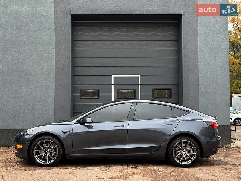 Седан Tesla Model 3 2022 в Києві