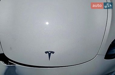 Седан Tesla Model 3 2023 в Львове