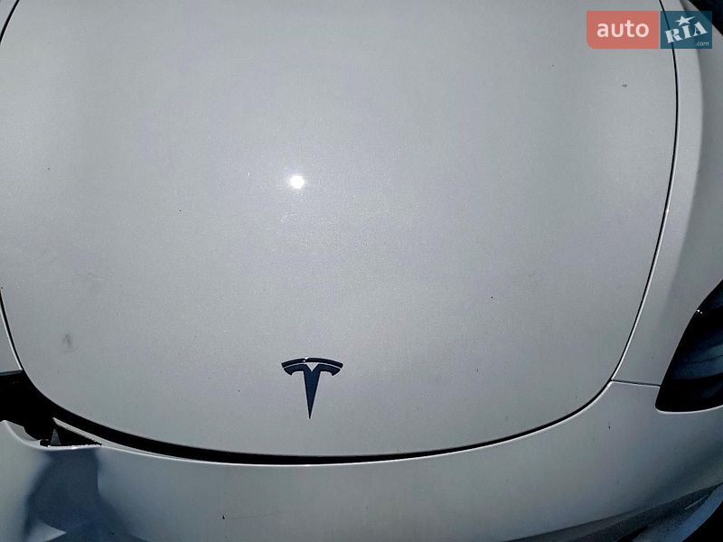 Седан Tesla Model 3 2023 в Львове