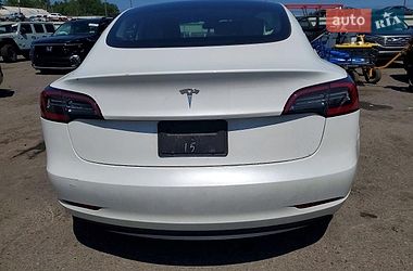 Седан Tesla Model 3 2023 в Львове