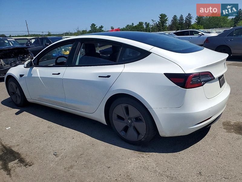 Седан Tesla Model 3 2023 в Львове