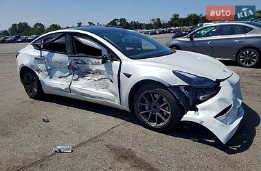 Седан Tesla Model 3 2023 в Львове