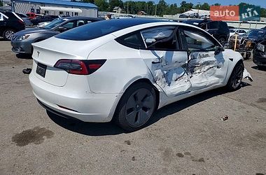 Седан Tesla Model 3 2023 в Львове