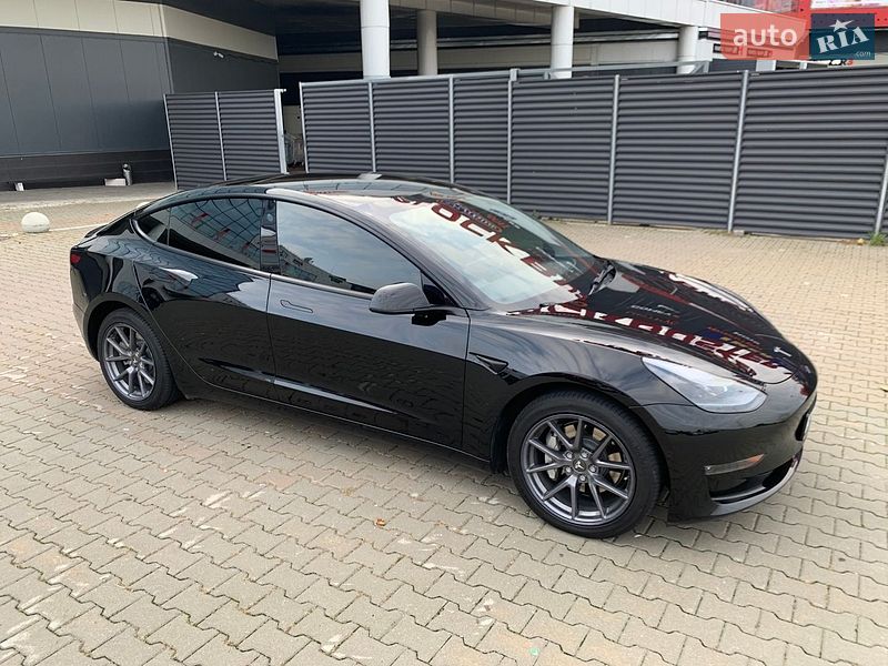 Седан Tesla Model 3 2022 в Києві