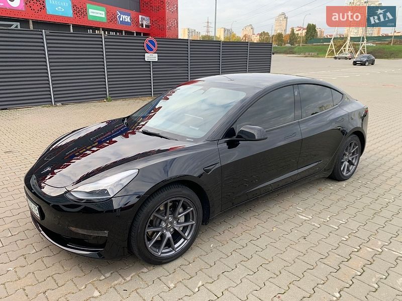 Седан Tesla Model 3 2022 в Києві