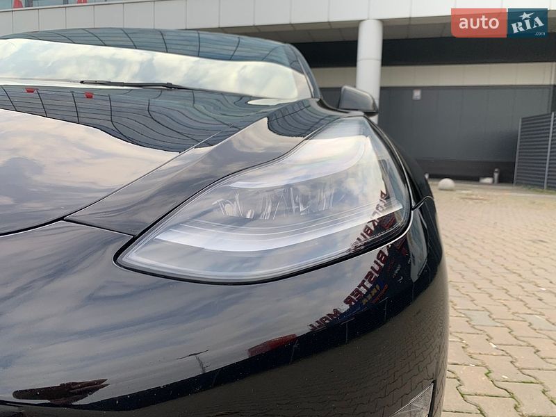 Седан Tesla Model 3 2022 в Києві