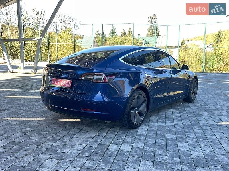 Седан Tesla Model 3 2019 в Львові