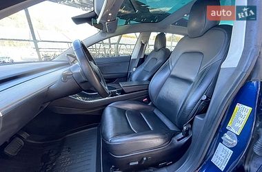 Седан Tesla Model 3 2019 в Львові