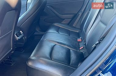 Седан Tesla Model 3 2019 в Львові