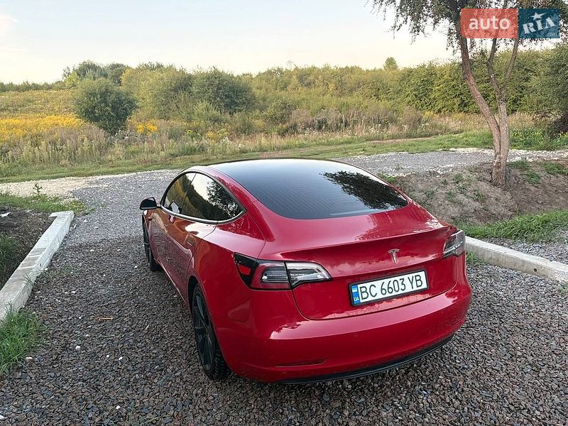 Седан Tesla Model 3 2020 в Львове