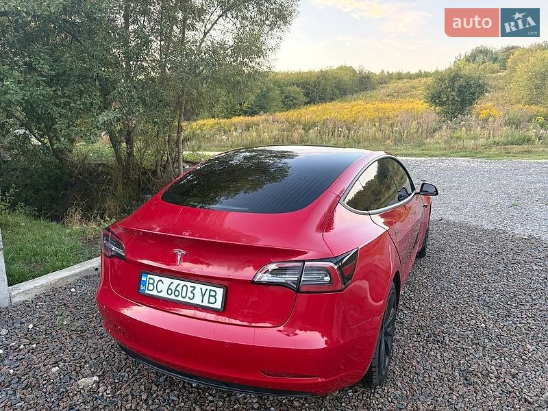 Седан Tesla Model 3 2020 в Львове