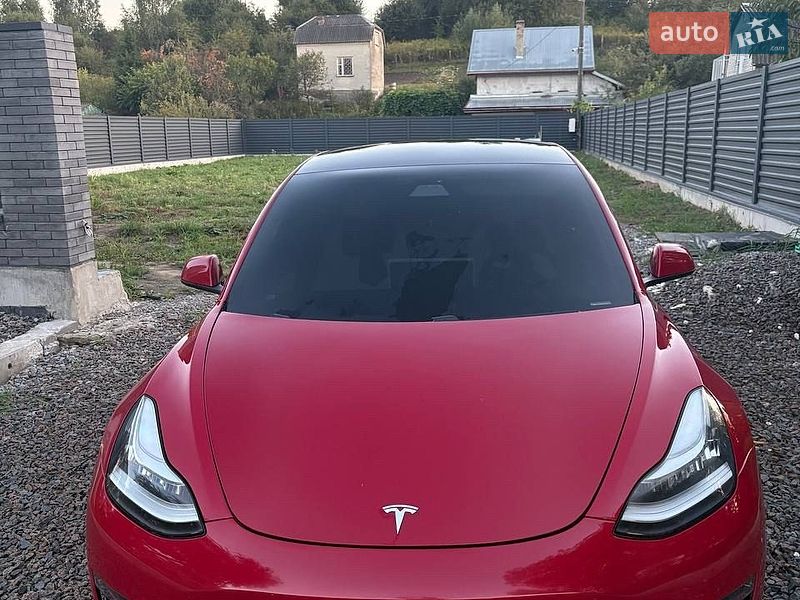 Седан Tesla Model 3 2020 в Львове
