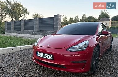 Седан Tesla Model 3 2020 в Львове