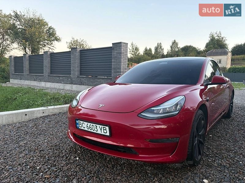 Седан Tesla Model 3 2020 в Львове