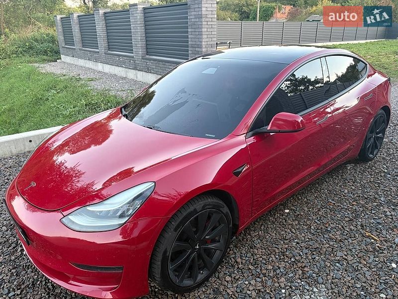 Седан Tesla Model 3 2020 в Львове