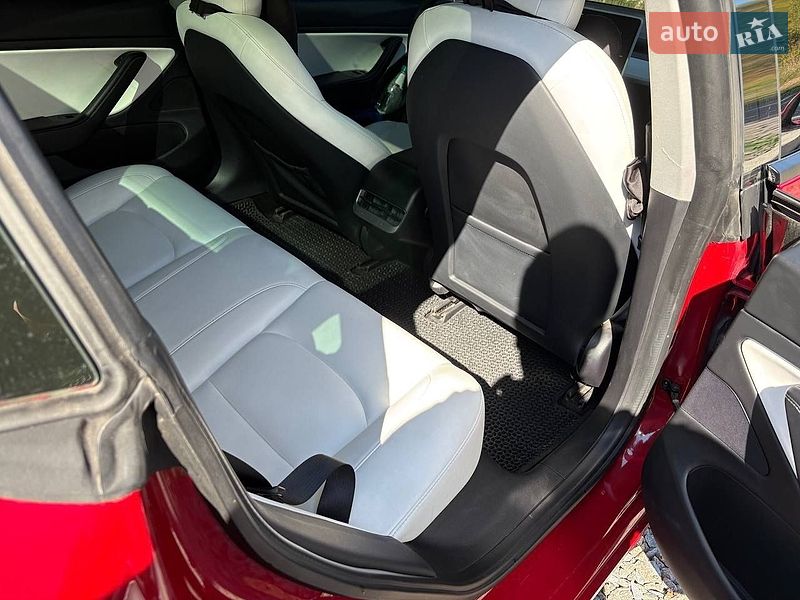 Седан Tesla Model 3 2020 в Львове