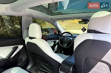 Седан Tesla Model 3 2020 в Львове