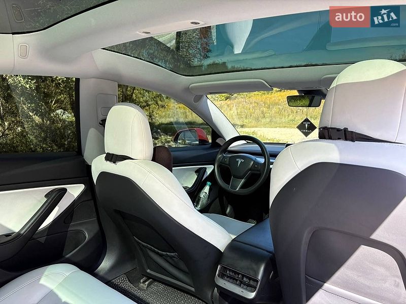 Седан Tesla Model 3 2020 в Львове