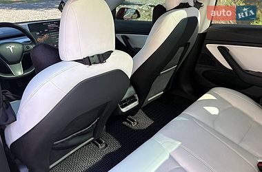 Седан Tesla Model 3 2020 в Львове