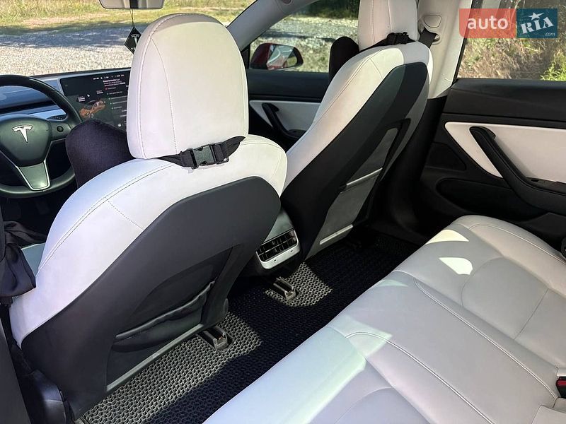 Седан Tesla Model 3 2020 в Львове