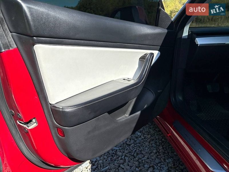Седан Tesla Model 3 2020 в Львове