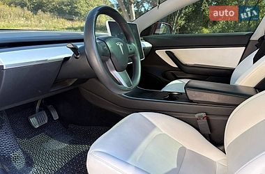 Седан Tesla Model 3 2020 в Львове