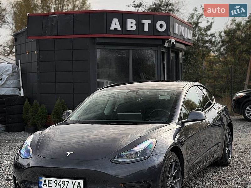 Седан Tesla Model 3 2023 в Дніпрі